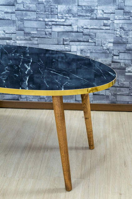 Mitteltisch aus Holz mit gedrechselten Beinen Ellipse Bendir Gold