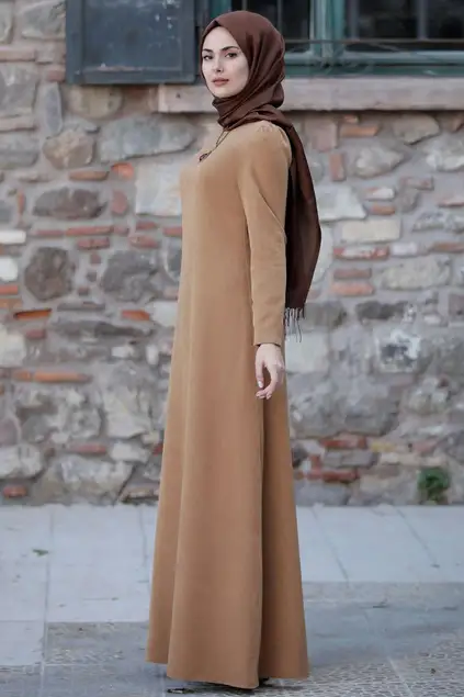 Abito Esin color marrone chiaro