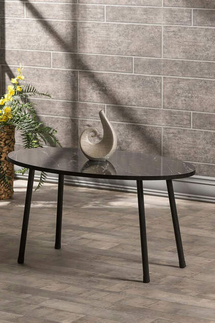 Tavolo e centrotavola a incastro in metallo con motivo a ellisse in marmo nero