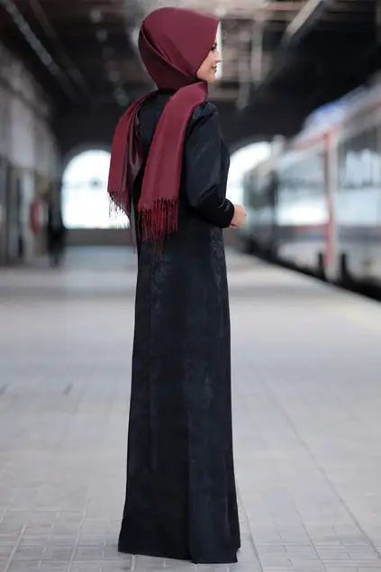 Schwarzes Esin-Kleid