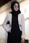 Schwarzes Kleid mit Garnierung