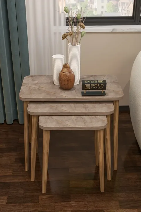 Set di 3 tavolini a incastro rettangolari con gambe in legno tornito - multicolore