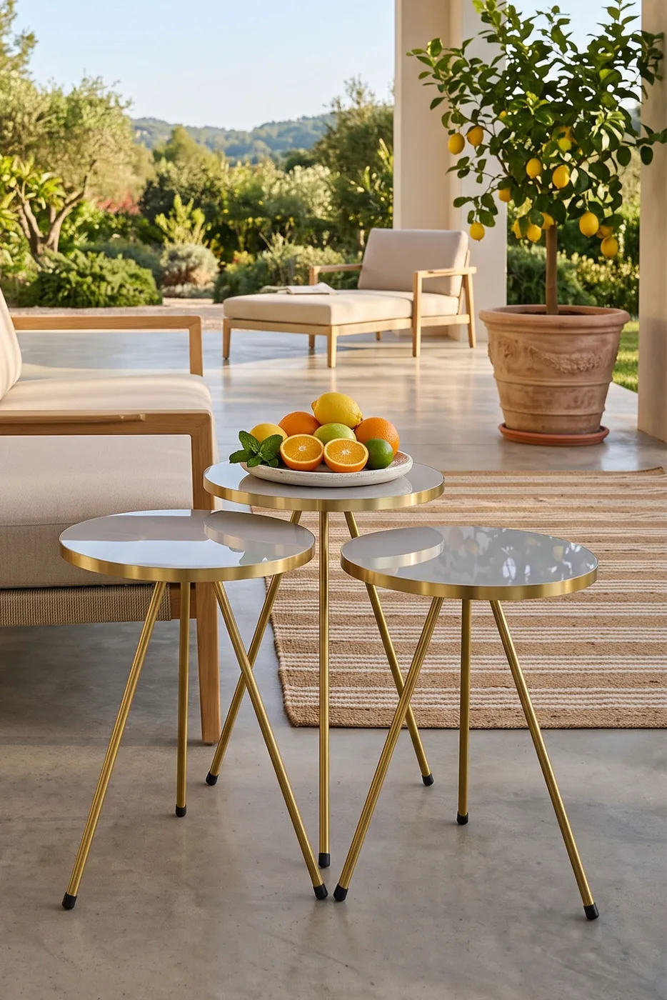 Set tavolini da salotto e a incastro ovale, gambe in metallo oro - bianco
