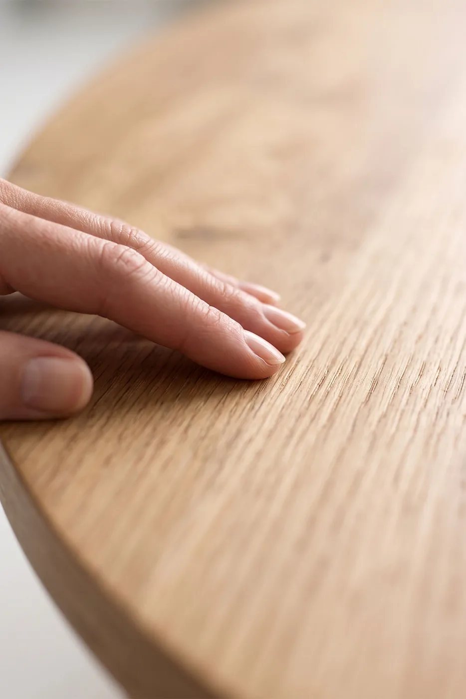 Table basse ovale à pieds en bois tournés - pin atlantique