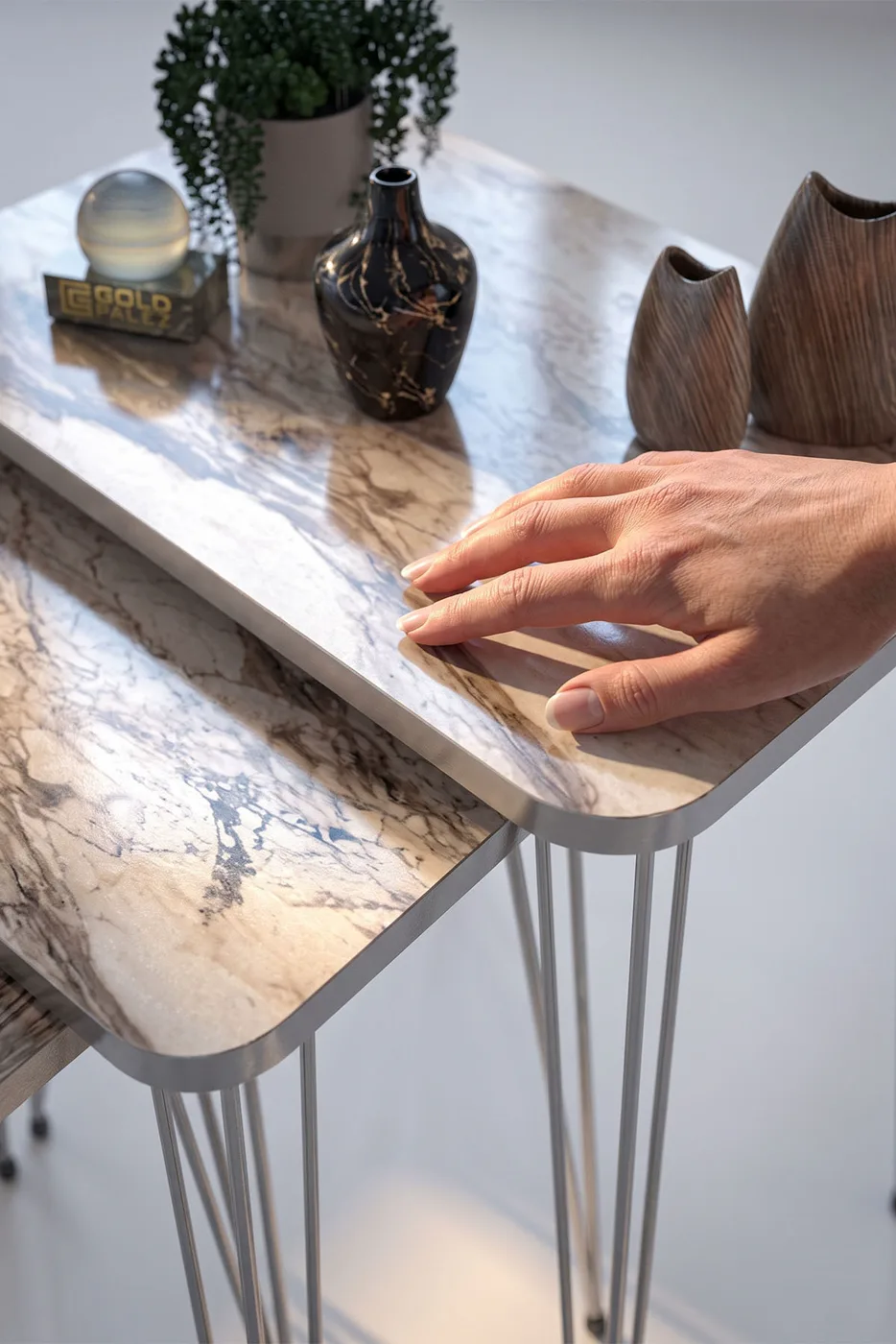 Ensemble de tables gigognes carrées pieds en fil doré - Effet marbre blanc