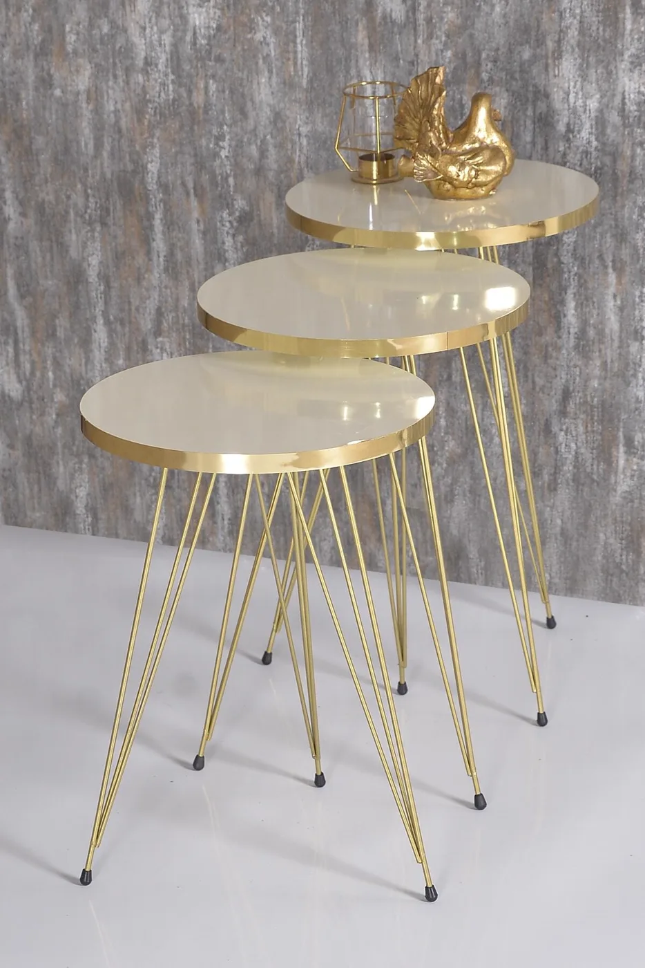 Rundes 4-teiliges Satztisch-Set mit goldfarbenen Drahtbeinen - Creme