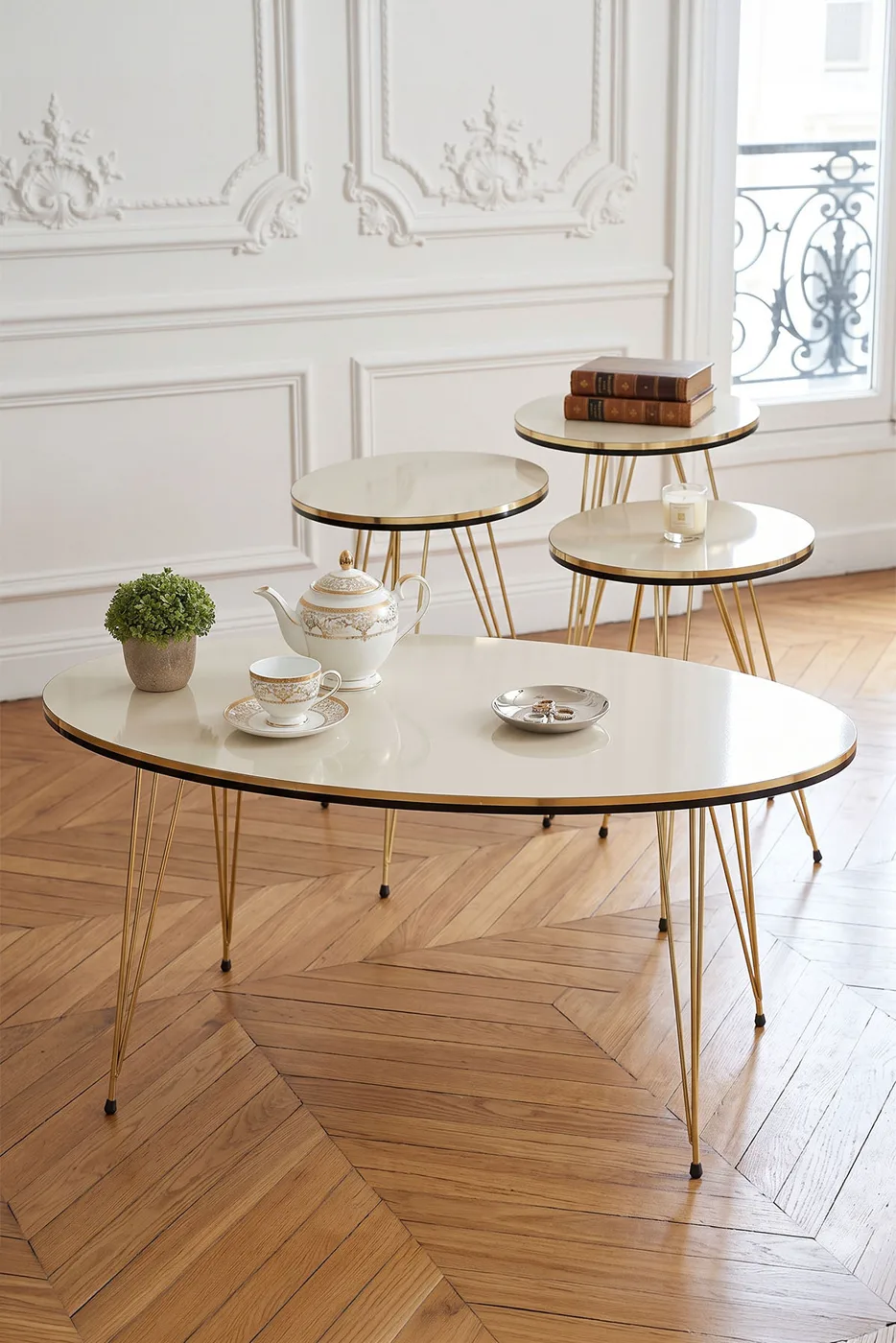 Rundes 4-teiliges Satztisch-Set mit goldfarbenen Drahtbeinen - Creme 1