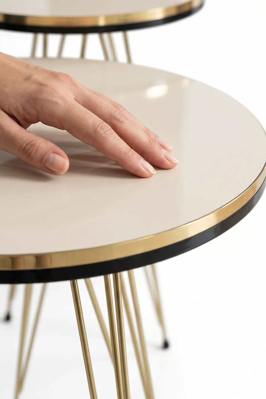 Rundes 4-teiliges Satztisch-Set mit goldfarbenen Drahtbeinen - Creme 1