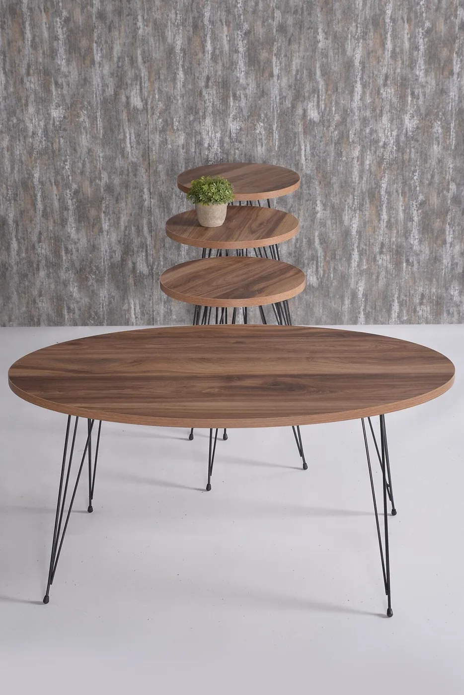 Ensemble de tables rondes 4 pièces à pieds filaires - noyer