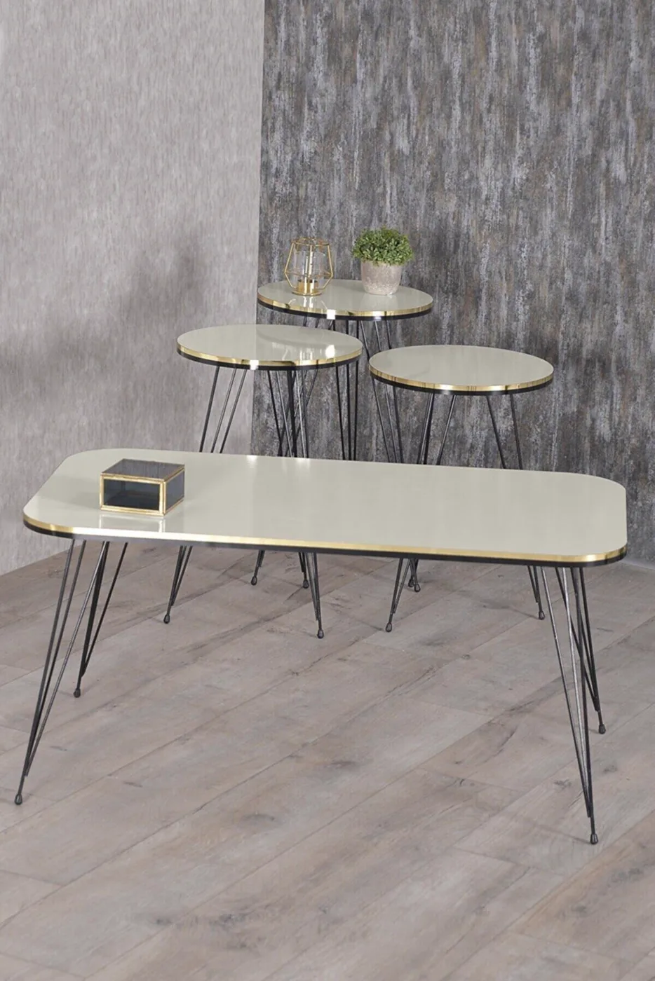Rechteckiges 4-teiliges Satztisch-Set mit schwarzen Drahtbeinen - Creme