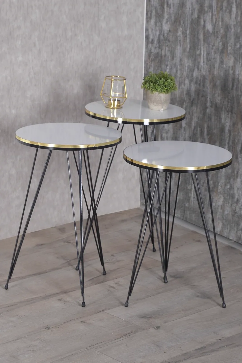Black Wire Leg Oval 4-Piece Table Set - White