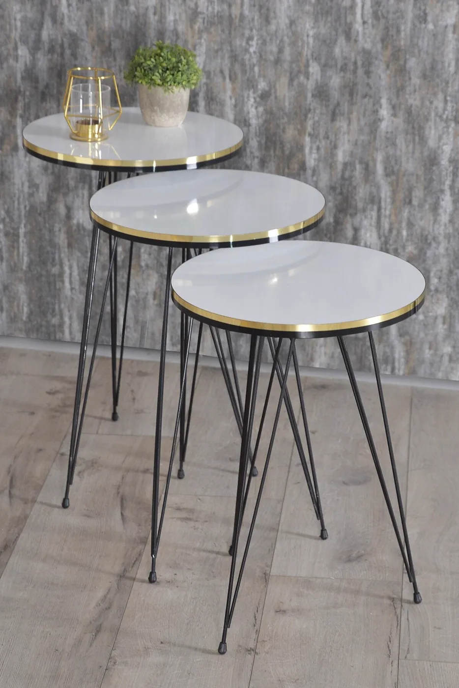 Black Wire Leg Oval 4-Piece Table Set - White