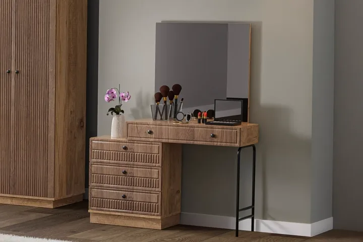 Defne Chest of Drawers - Atlantic Pine / Walnut TN0150