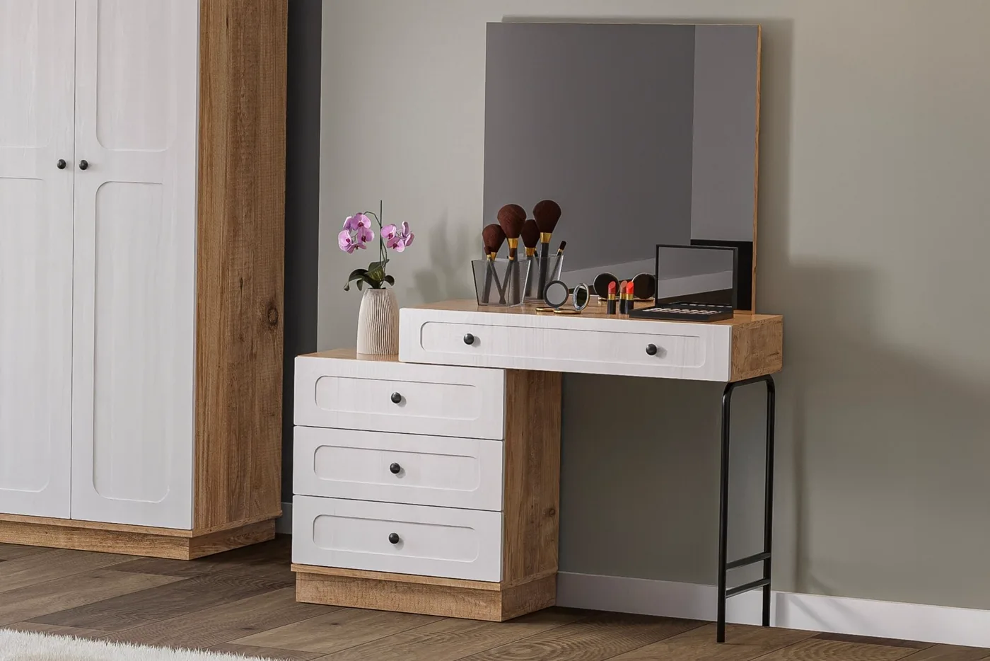 Vintage Chest of Drawers - Atlantic Pine / White TN0120