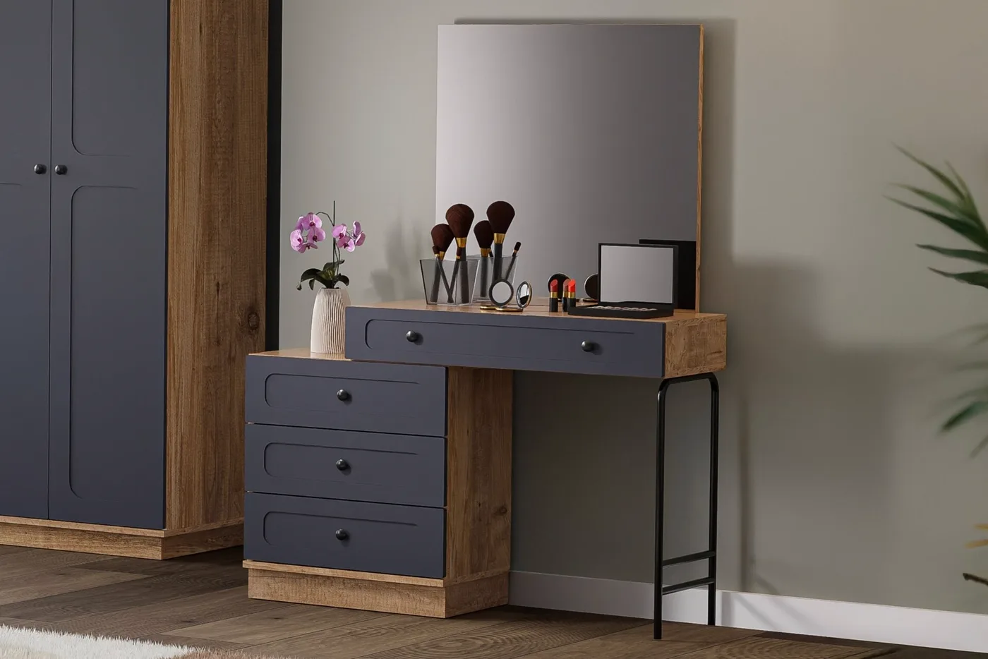 Vintage Chest of Drawers - Atlantic Pine / Anthracite TN0112