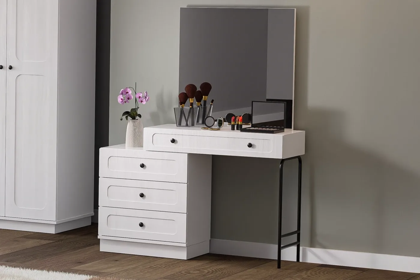 Vintage Chest of Drawers - White TN0102
