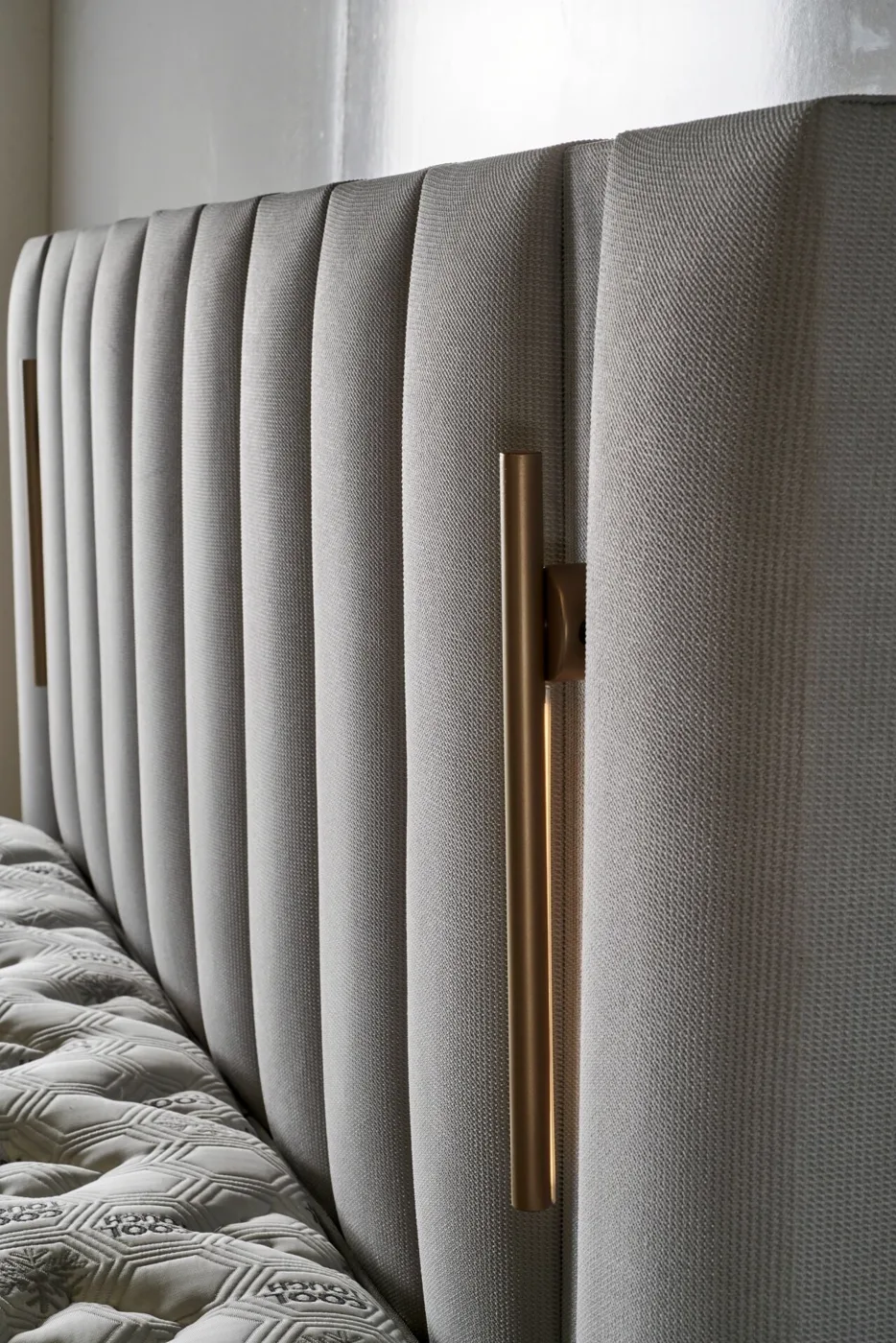 Cold Effect 160x200 Double Divan Base and Headboard Set CB3401