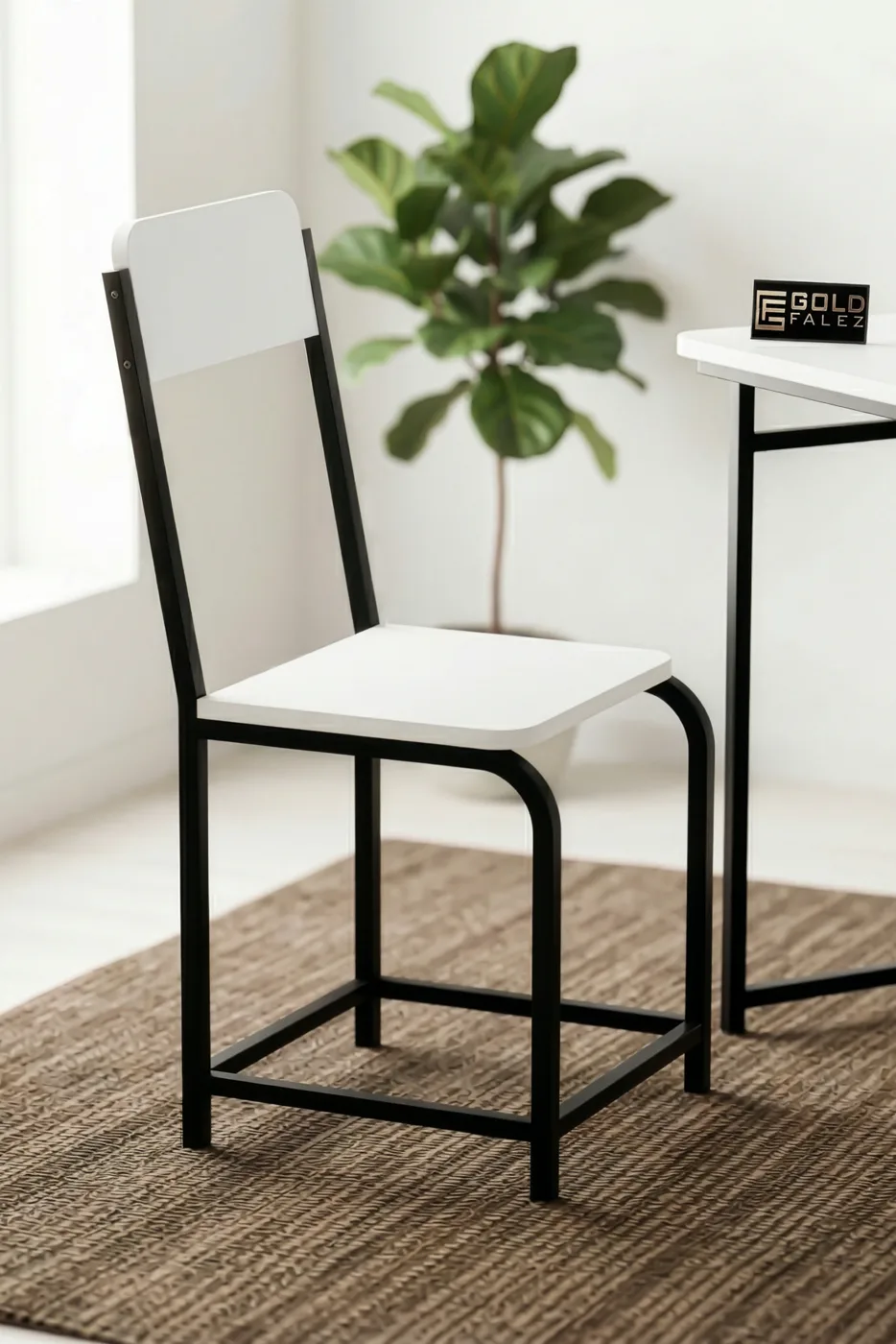 Minor Modern Metal-Legged Kitchen Chair White